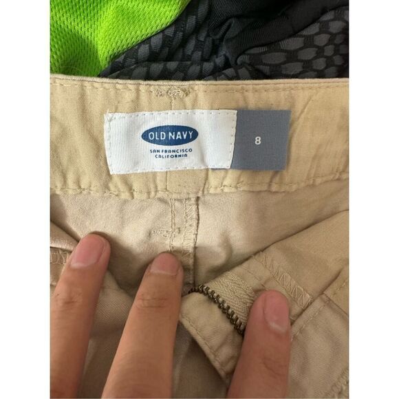 Old navy khaki shorts - Picture 4 of 8